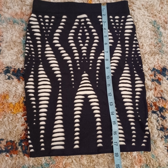 bebe Mini Skirt • XS - Picture 4 of 8